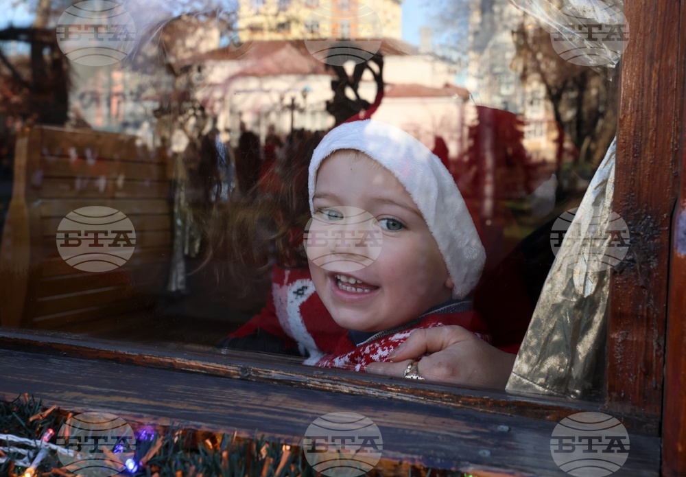 Коледен ретро трамвай