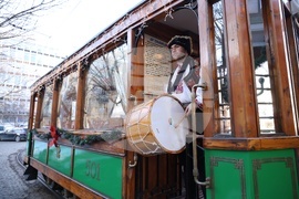 Коледен ретро трамвай