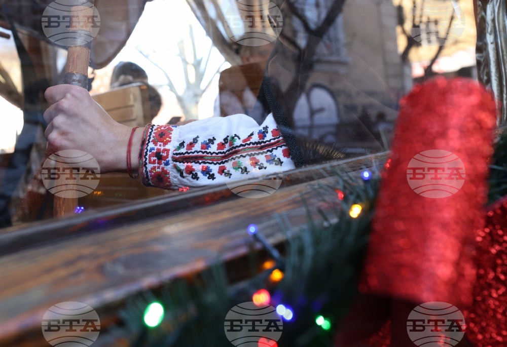 Коледен ретро трамвай