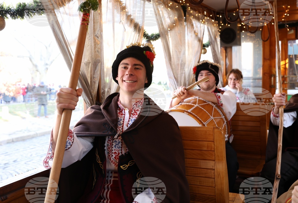 Коледен ретро трамвай