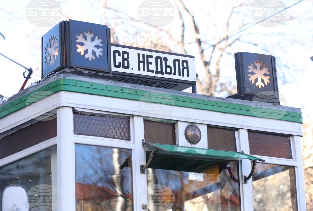 Коледен ретро трамвай