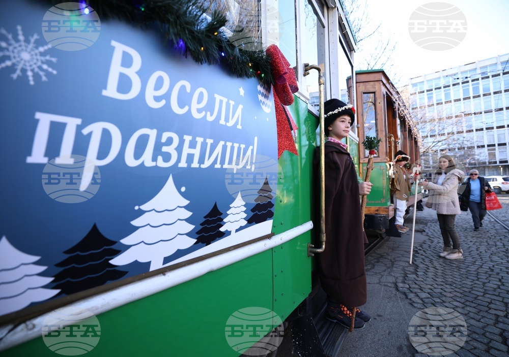 Коледен ретро трамвай