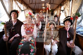 Коледен ретро трамвай