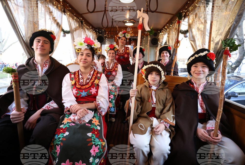 Коледен ретро трамвай