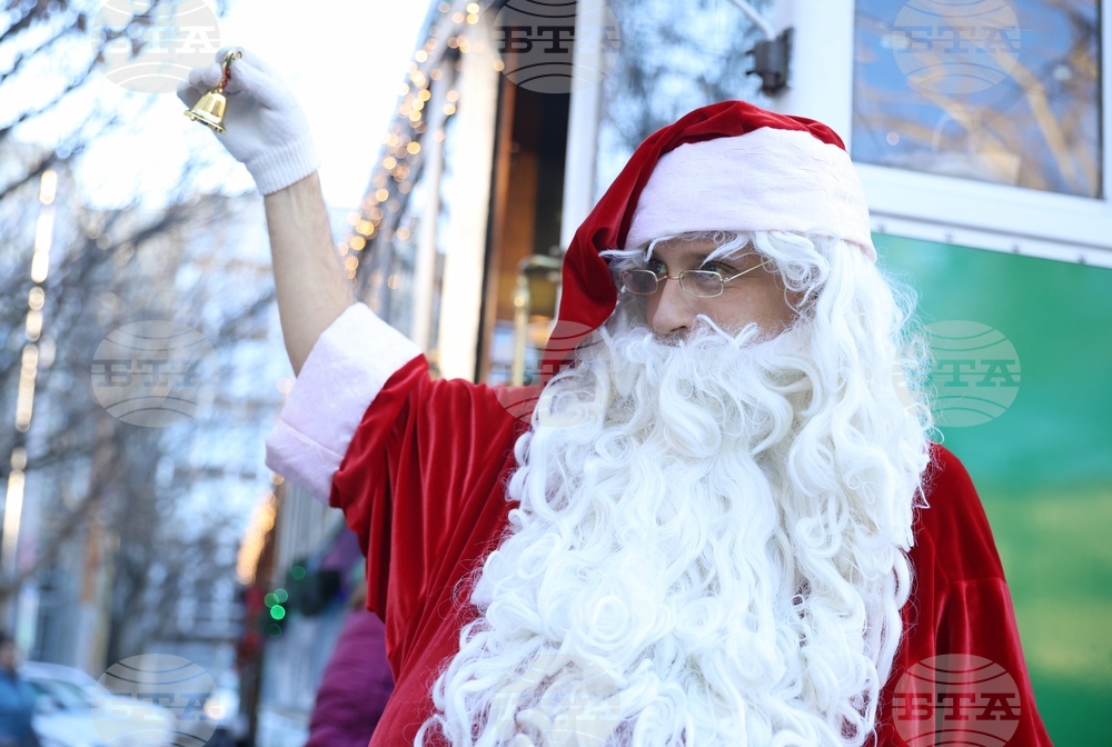 Коледен ретро трамвай