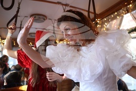 Коледен ретро трамвай