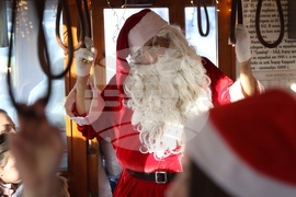 Коледен ретро трамвай