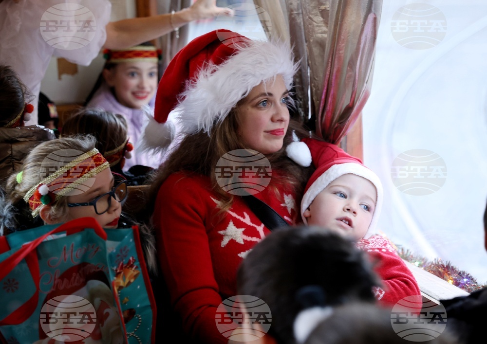 Коледен ретро трамвай