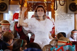 Коледен ретро трамвай