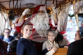 Коледен ретро трамвай