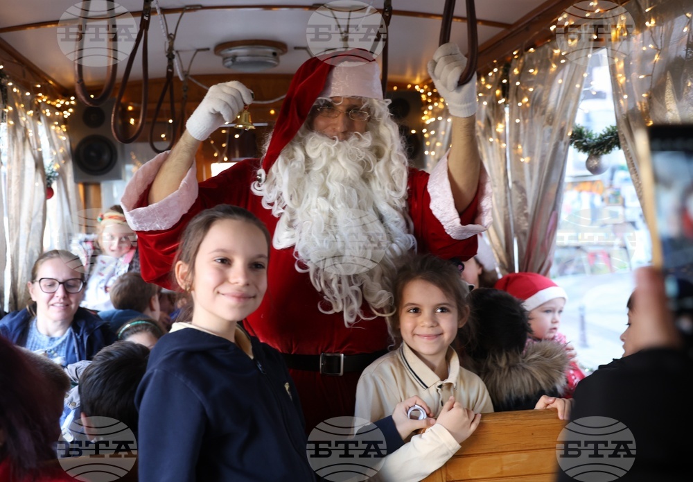 Коледен ретро трамвай