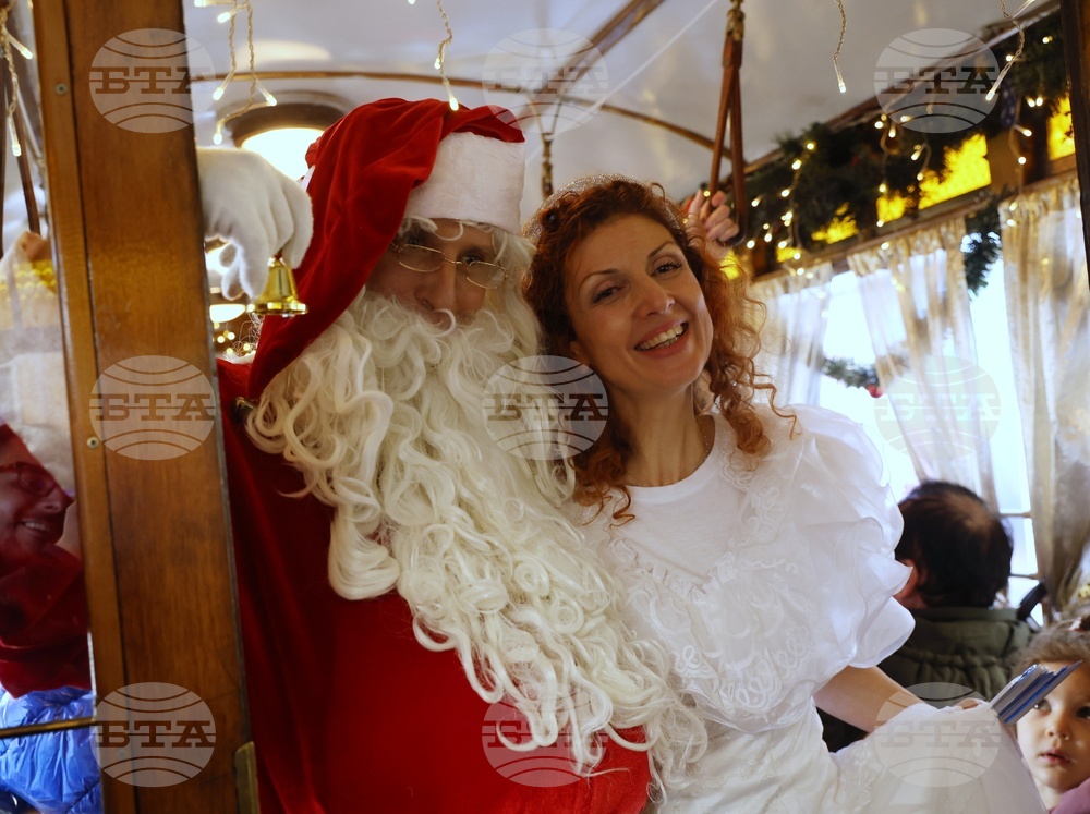 Коледен ретро трамвай