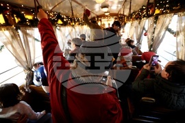 Коледен ретро трамвай