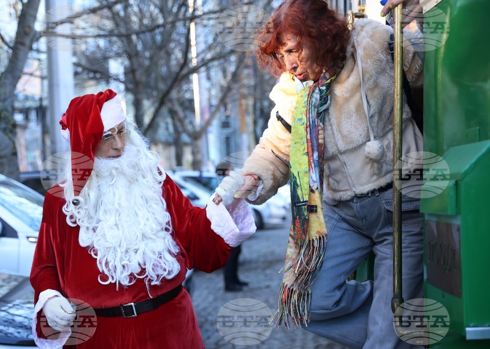 Коледен ретро трамвай
