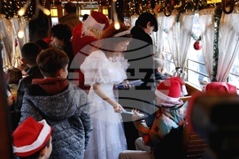 Коледен ретро трамвай