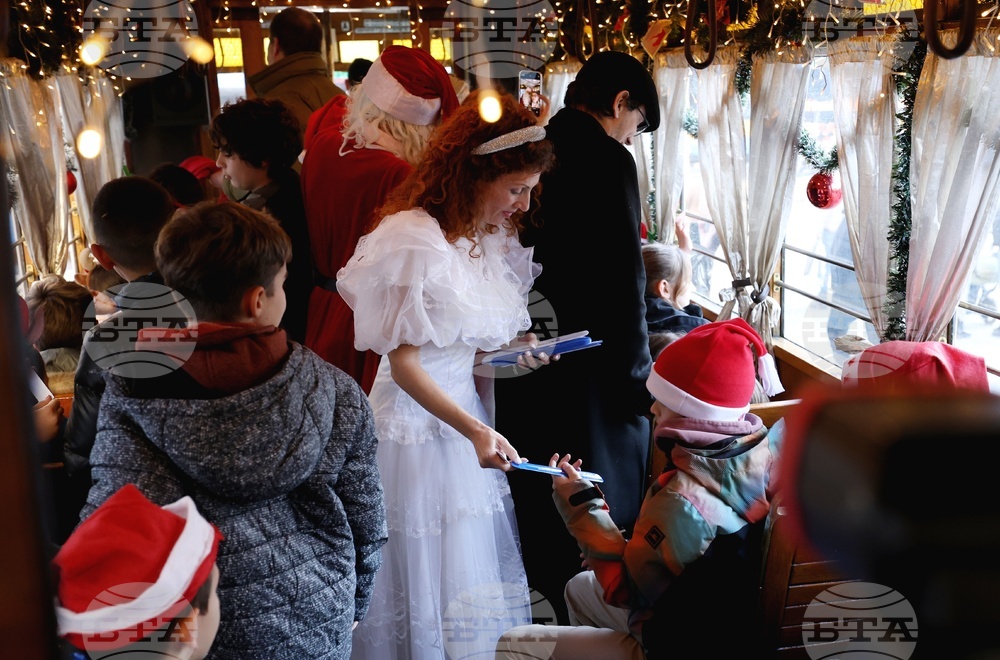 Коледен ретро трамвай