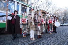 Коледен ретро трамвай