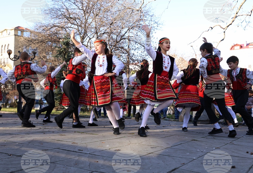 Коледен ретро трамвай