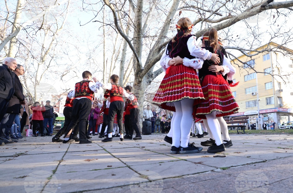 Коледен ретро трамвай