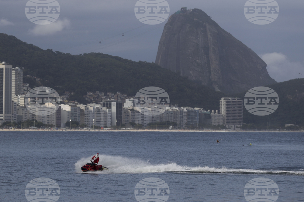 Един загинал при падането на малък самолет в морето край Копакабана в Рио де Жанейро