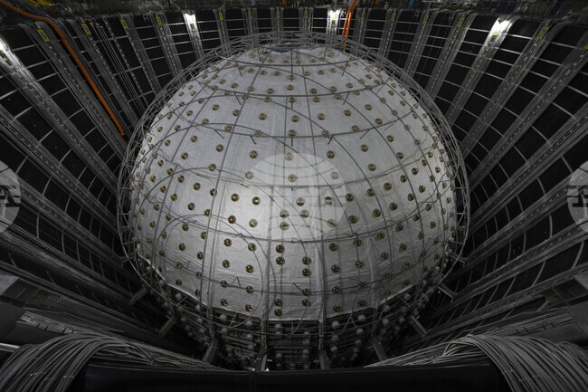 Първите резултати от работата на най-големия детектор на неутрино в света показаха неговата ефективност