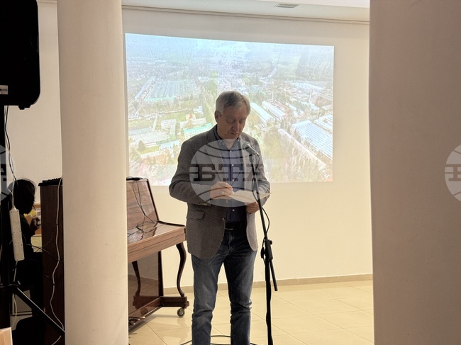 Мащабно библиографско изследване на историята на оръжейния завод "Арсенал" представи Общинската библиотека "Искра" в Казанлък