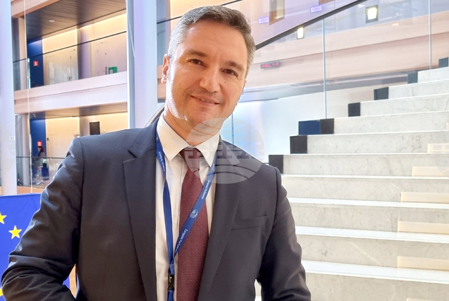 Евродепутатът Кристиан Вигенин обяви, че ще се кандидатира за председател на БСП