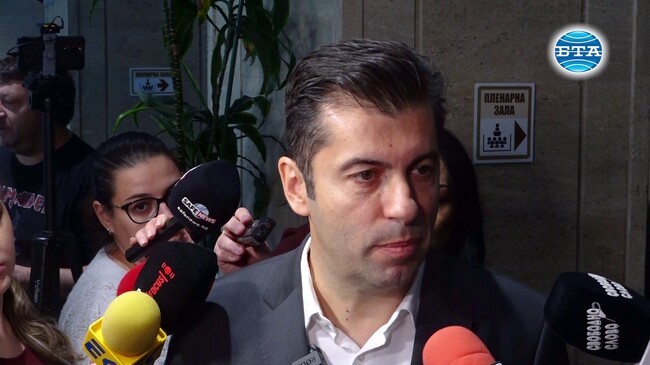 "Продължаваме Промяната" следи внимателно преговорите между ГЕРБ-СДС и "Демократична България", но не участва в тях, каза Кирил Петков