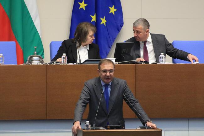 Гуцанов към премиера Главчев: Гарантирайте, че няма да подпишете срамното споразумение с президента на Украйна в областта на сигурността