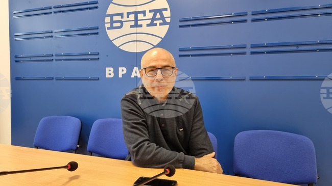 Директорът на Драматично-кукления театър във Враца Владлен Александров получи награда за режисурата на международната копродукция „Мъртви души“