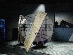 „Някой ще дойде“ в Народния театър, снимки – Народен театър /Стефан Здравески