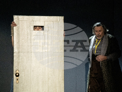 „Някой ще дойде“ в Народния театър, снимки – Народен театър /Стефан Здравески