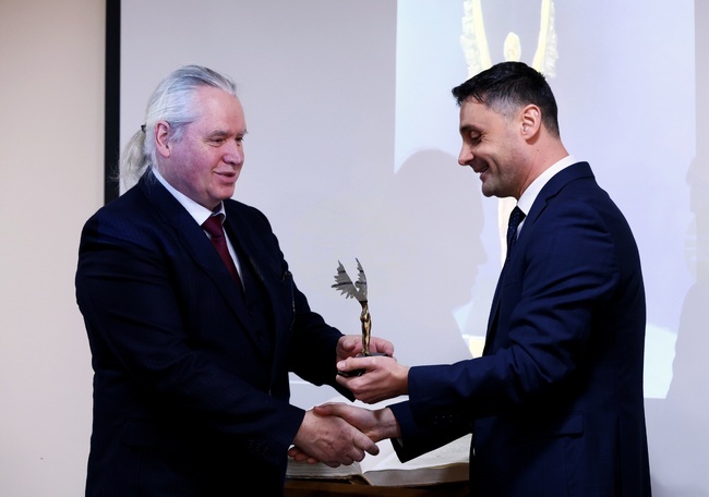 Head of Institute of Robotics Inscribed in Patent Office Golden Book