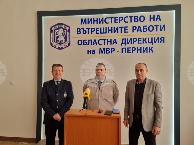 Полицията в Перник предприе засилени проверки и мерки във връзка с предстоящите празнични дни