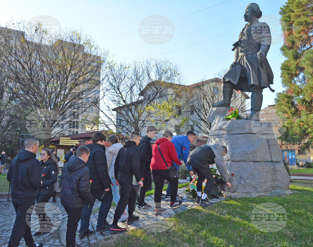  С поднасяне на цветя в Хасково беше почетена 180-ата годишнина от рождението на Капитан Петко войвода