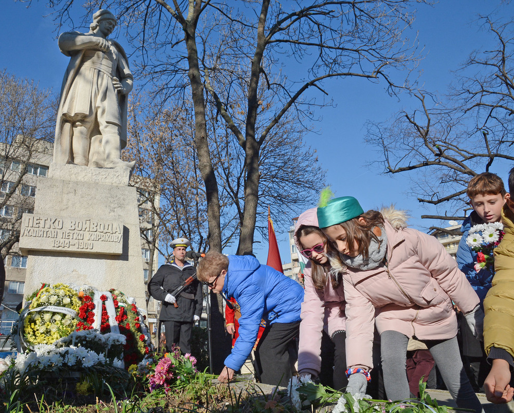 Община Варна: Варна отбеляза 180 години от рождението на Капитан Петко войвода