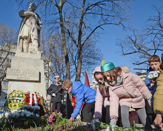 Община Варна: Варна отбеляза 180 години от рождението на Капитан Петко войвода