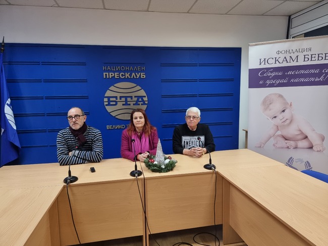 Дядо Коледа идва с куклен театър "Весел" на благотворително представление в подкрепа на фондация "Искам бебе"