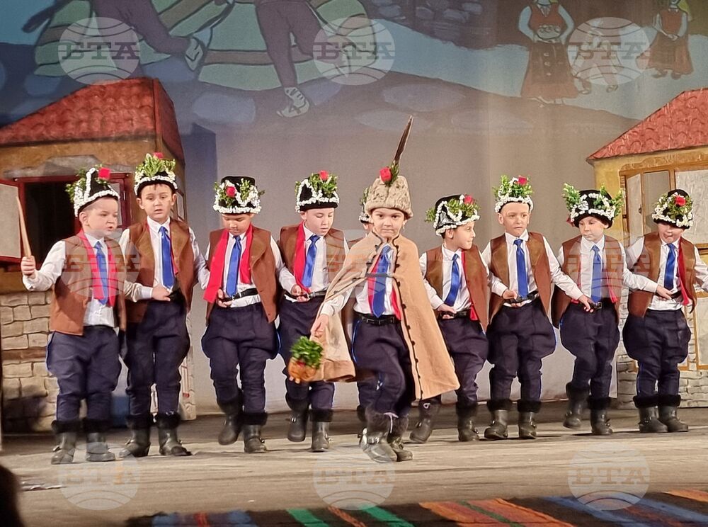 Празник с детски коледарски групи дава началото на фестивала „Ямболски коледарски буенек“