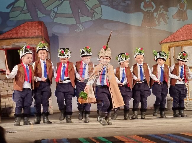 Празник с детски коледарски групи дава началото на фестивала „Ямболски коледарски буенек“