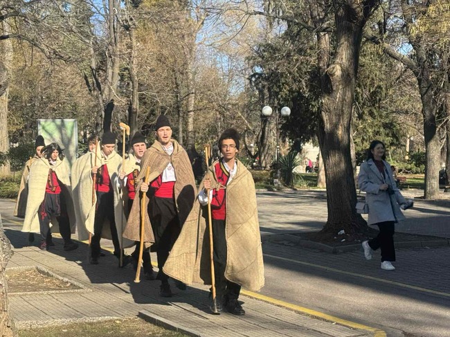 Коледен благотворителен базар „Чудната елха“ обединява Стара Загора в подкрепа на децата със специални потребности