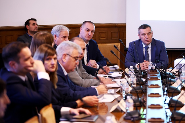 Овцете, от които бяха взети проби за чума, няма да бъдат умъртвявани, каза земеделският министър в парламента