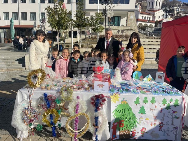 Благотворителният коледен базар в Неделино събра 6750 лева, съобщи кметът Боян Кехайов