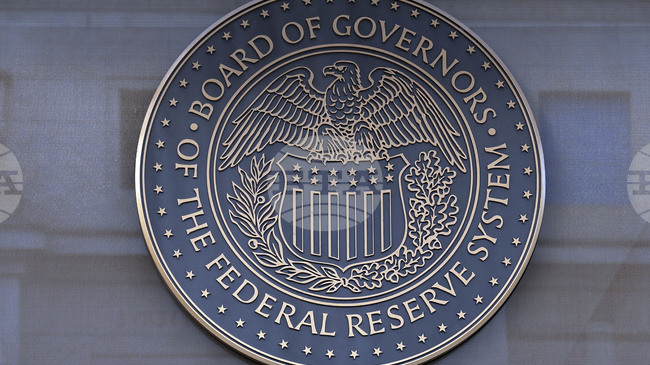 Централни банкери от УФР очертават разнопосочни сигнали за лихвената политика преди заседанието през декември