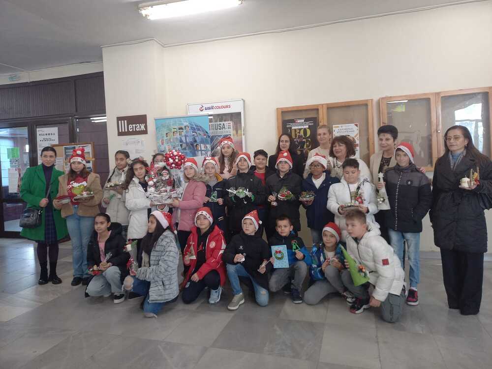 Под мотото „Топлина за Коледа“ премина ежегодният благотворителен базар в ЮЗУ „Неофит Рилски“