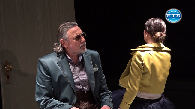 „Някой ще дойде“ в Народния театър, но кой?