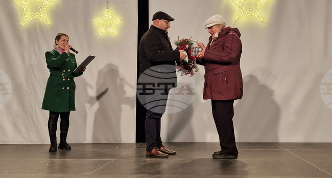 Община Разград награди граждани и фирми за сътворената от тях "Коледна приказка" 