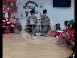 С песни, танци, стихове и пресъздаване на обичаи премина коледното тържество на училище „Любен Каравелов“ в Блекбърн, Великобритания