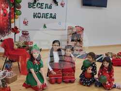 С песни, танци, стихове и пресъздаване на обичаи премина коледното тържество на училище „Любен Каравелов“ в Блекбърн, Великобритания