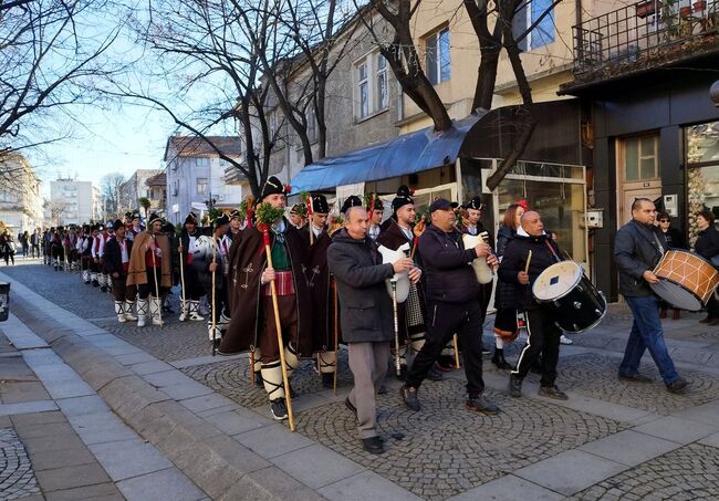Празник на коледарски групи и коледен базар организира Община Елхово тази събота